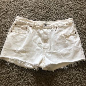 White levi Jean shorts